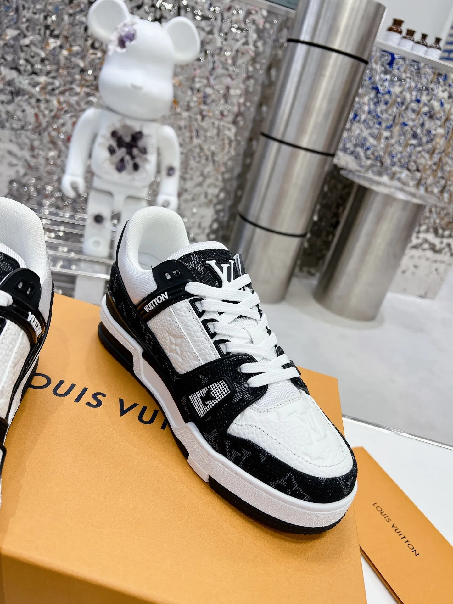 👟👟Ex-factory price 840👟👟 Women's Shoes Factory LV top version 2023 new model Purchasing quality LV~Louis Vuitton Lv TRAINER's best-looking sneakers, Donkey Brand strongly promotes new products, official website limited edition retro basketball sneakers! Both high-cut and low-cut products cost money to purchase an accurate 1:1 replica of the original version. The details are invincible and full of sincerity. The imported and customized original cowhide leather is the same as the original version. The details are 100% restored. The private model customizes the original one-piece T👟👟 ex-factory price U outsole. It is different from other brands. Without the original version, this effect cannot be achieved!    Men's and women's models 35-40 39-45 (45 and 46 are customized and cannot be returned or exchanged)